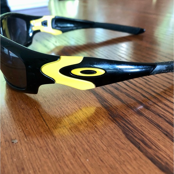 Oakley Livestrong Sunglasses - Picture 7 of 8